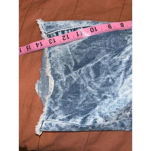 True Religion Geno  Acid Wash Denim Roll-Up Shorts Size 16 - Picture 9 of 10